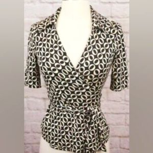 Diane Von Furstenberg Black White print Wrapped tie Short sleeve Blouse Top